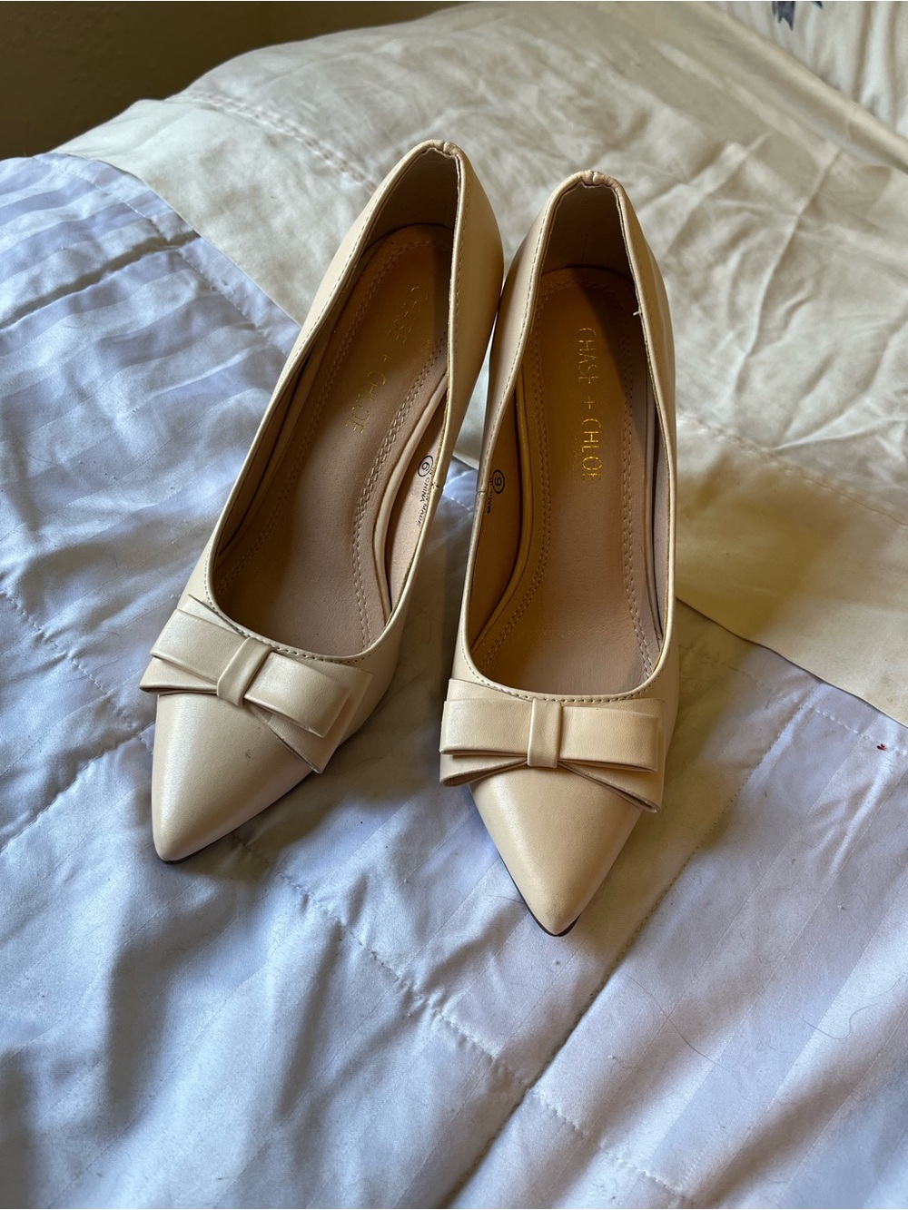 Chase + Chloe nude pointed toe pumps